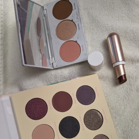 Premium Make-up Bundle - Picture 3 of 4